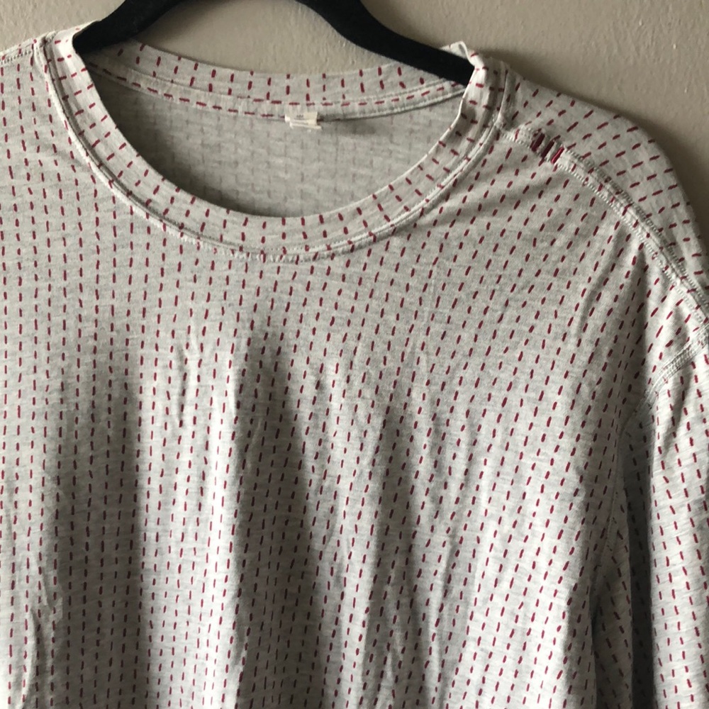 Lululemon t shirt